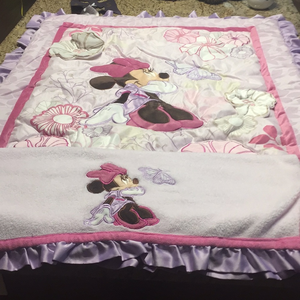 Disney baby 2 piece Minnie Mouse baby blanket